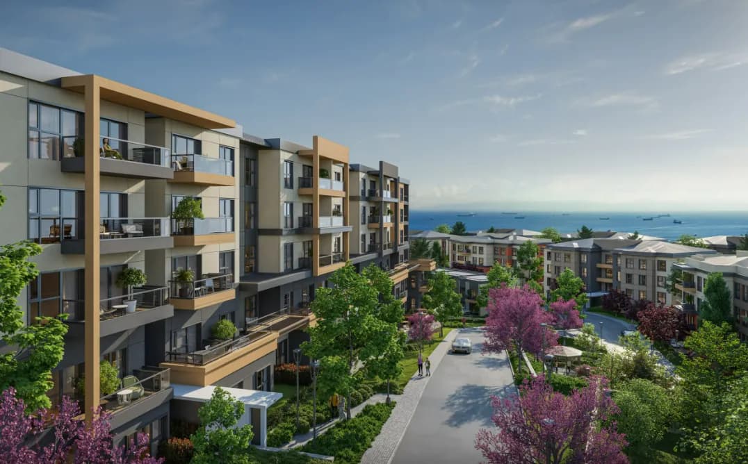 A Glamorous Life Between the Marina and the Sea